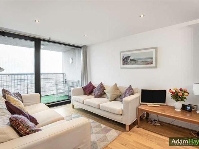 Apartment for sale in North Finchley, Greater London