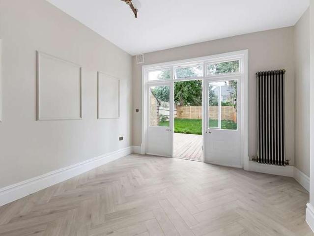 Apartment for sale in London Borough of Lewisham, Lower Sydenham