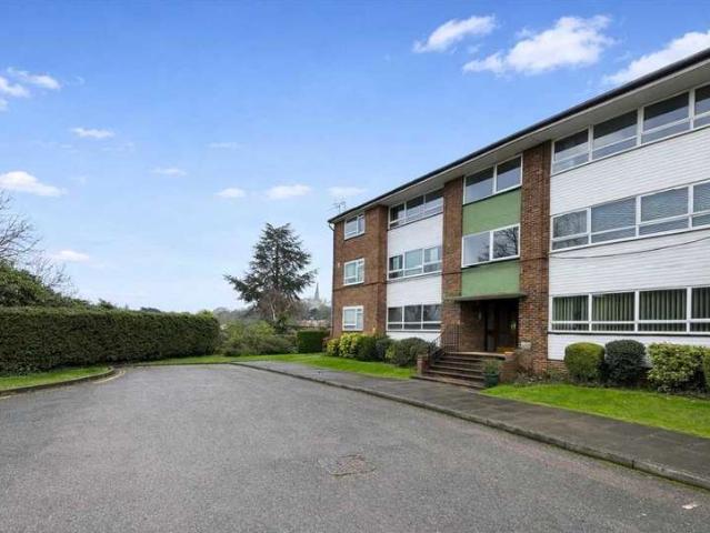 Apartment for sale in Harrow On The Hill, Greater London