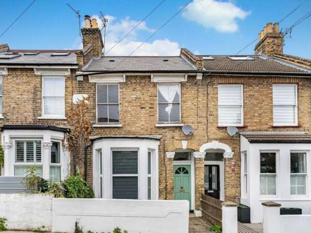 Apartment for sale in Bellenden, Greater London