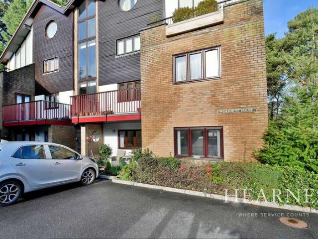 Apartment for sale in Tricketts Cross, Ferndown