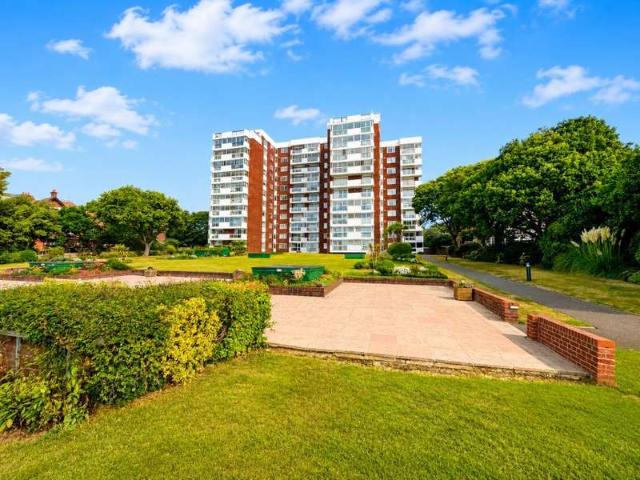 Apartment for sale in Lansdowne, Springbourne