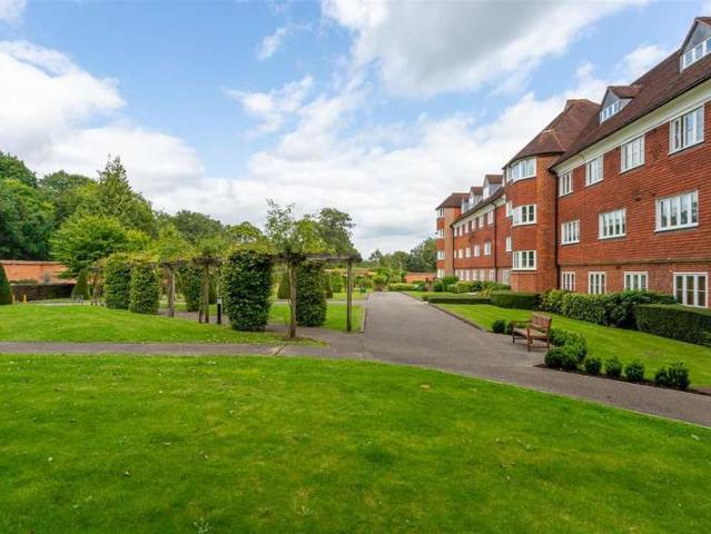 Apartment for sale in Red Hill, Surrey