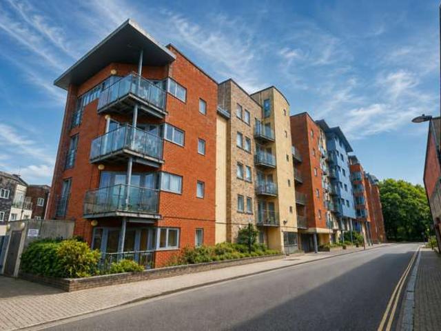 Apartment for rent in Eastern Docks, Southampton