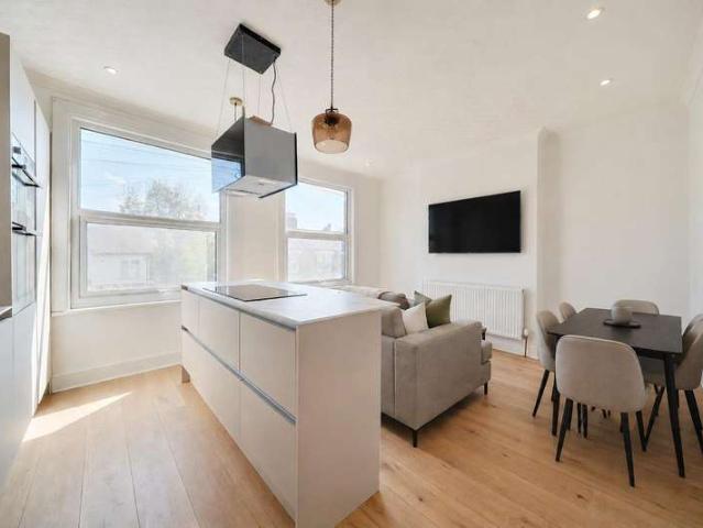 Apartment for sale in London Borough of Croydon, Upper Norwood