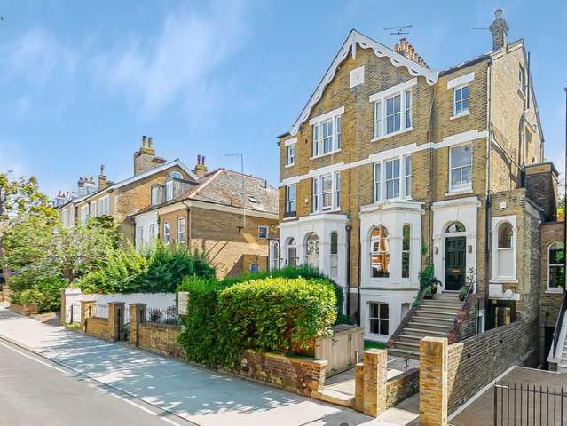Apartment for sale in Petersham, Greater London