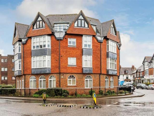 Apartment for sale in Oxted, Hillview