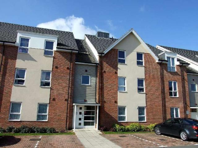 Apartment for sale in Row Town, Surrey