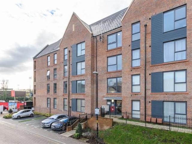 Apartment for sale in Allington, Midway