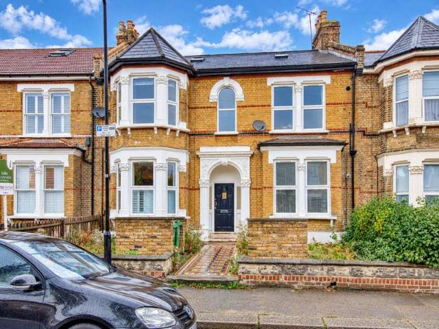 Apartment for sale in London Borough of Waltham Forest, Greater London