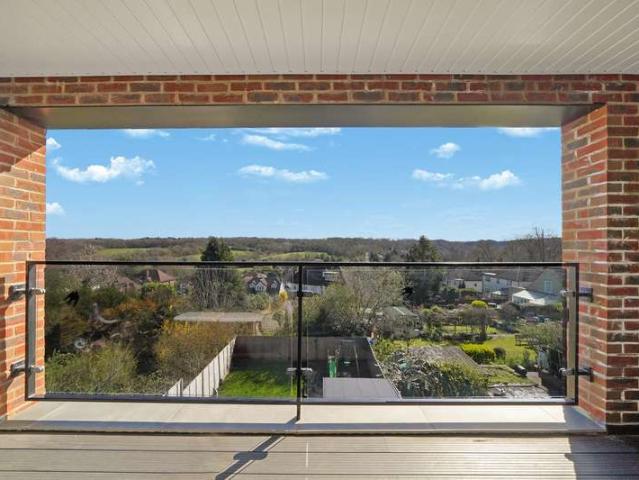 Apartment for sale in London Borough of Croydon, Selsdon