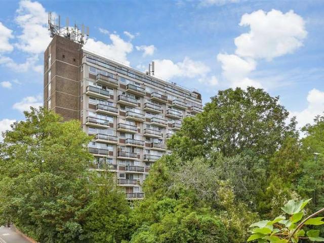 Apartment for sale in Carshalton Beeches, Greater London
