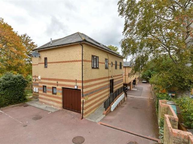Apartment for sale in Sutton New Town, Greater London