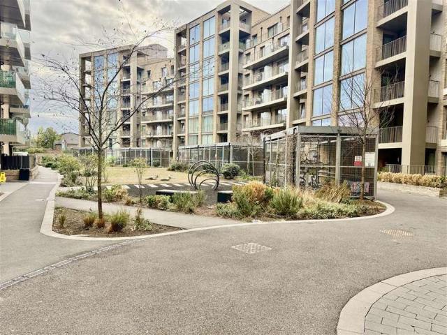 Apartment for sale in Yiewsley, Greater London