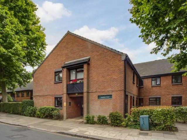 Apartment for sale in London Borough of Ealing, Perivale