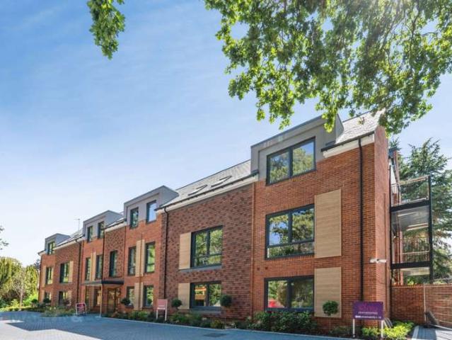 Apartment for sale in Horsell, Woking
