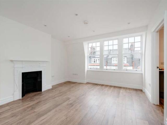 Apartment for sale in Belsize Park, Greater London