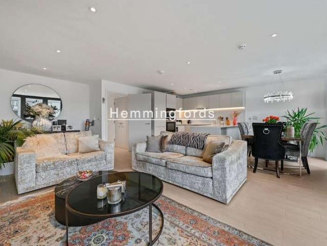 Apartment for sale in Islington, Greater London