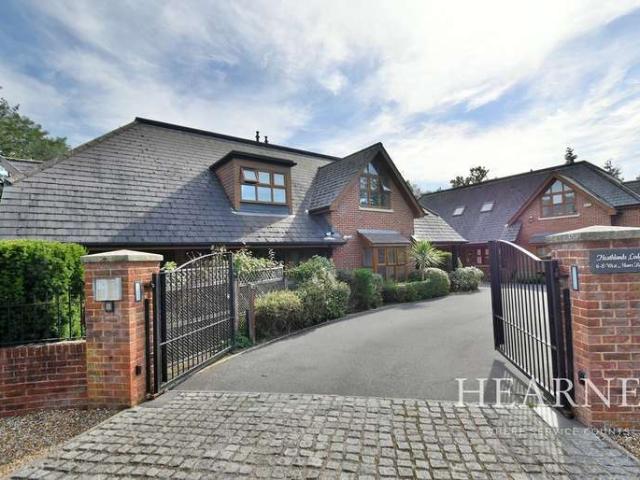 Apartment for sale in Tricketts Cross, Ferndown