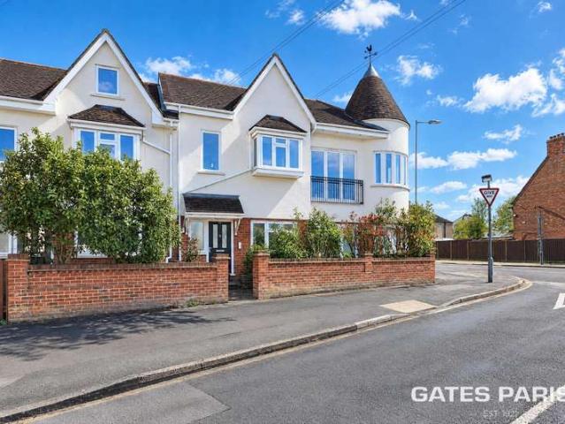 Apartment for sale in London Borough of Havering, Greater London