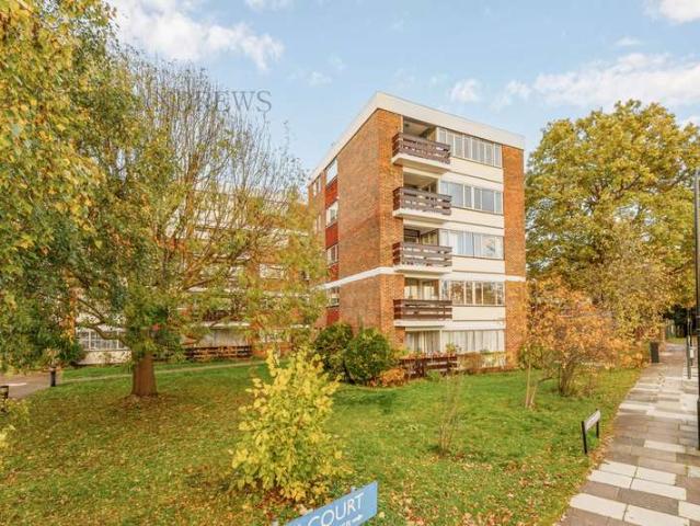 Apartment for sale in London Borough of Ealing, Park Royal