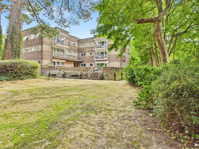 Apartment for sale in North Heath, Horsham