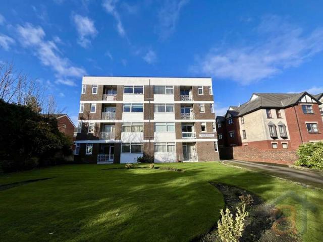Apartment for sale in Marshside, Southport