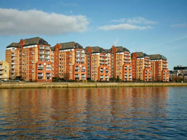 Apartment for sale in Sands End, Greater London