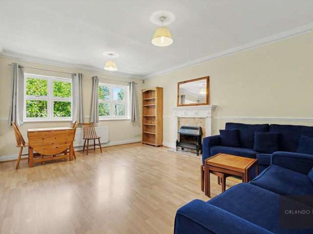 Apartment for sale in Stockwell Park, Greater London