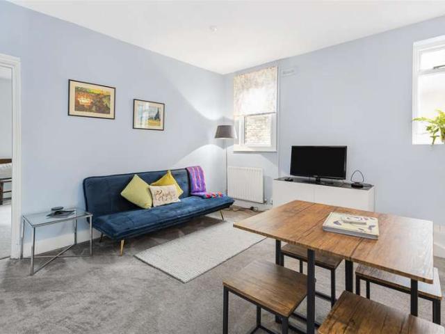 Apartment for sale in Brondesbury, Greater London