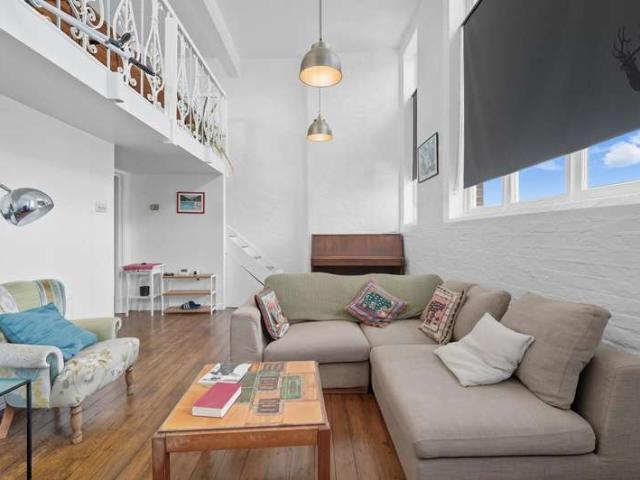 Apartment for sale in Mile End, Greater London