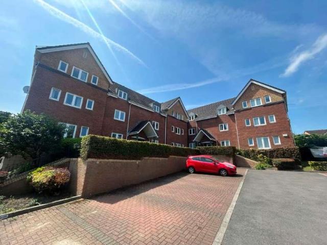 Apartment for sale in Worrall, South Yorkshire