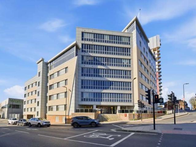 Apartment for sale in London Borough of Ealing, Hanwell