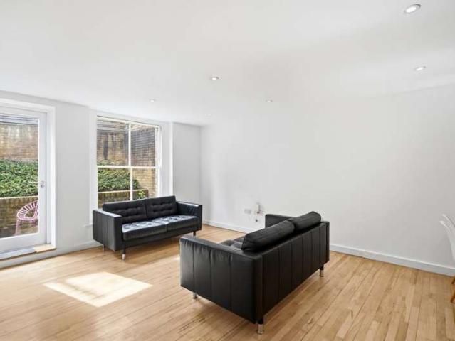 Apartment for sale in Herne Hill, Greater London