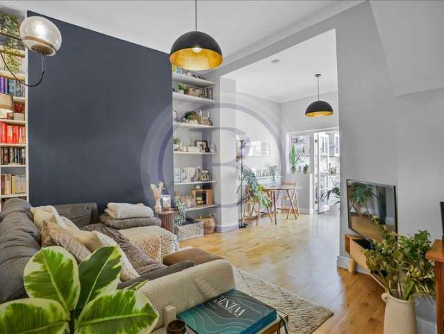Apartment for sale in Holloway, Greater London