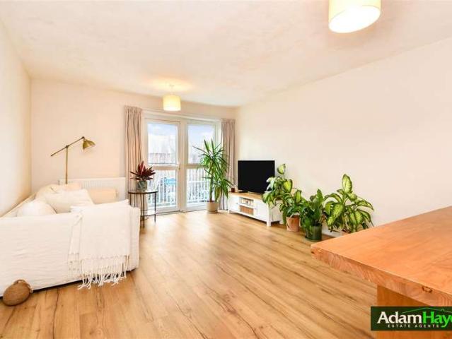 Apartment for sale in London Borough of Barnet, Greater London