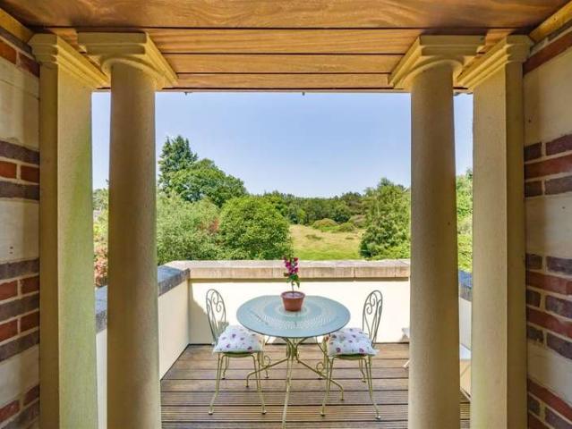 Apartment for sale in Littlecote, West Sussex