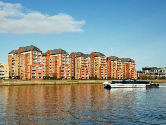 Apartment for sale in Sands End, Greater London