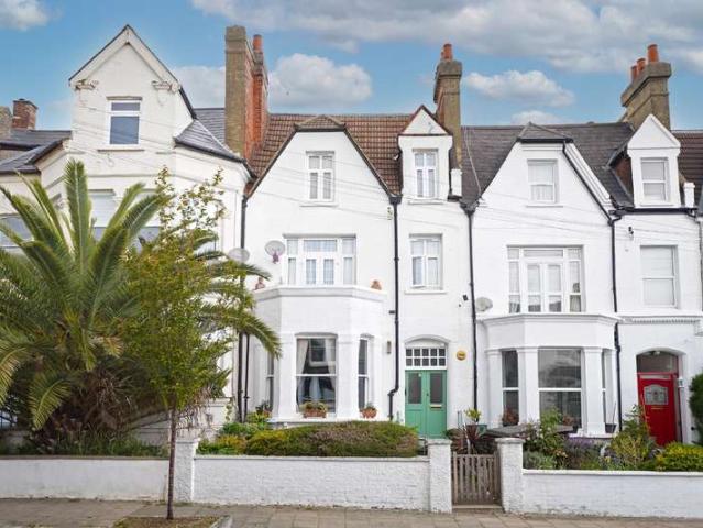 Apartment for sale in Tulse Hill, Greater London