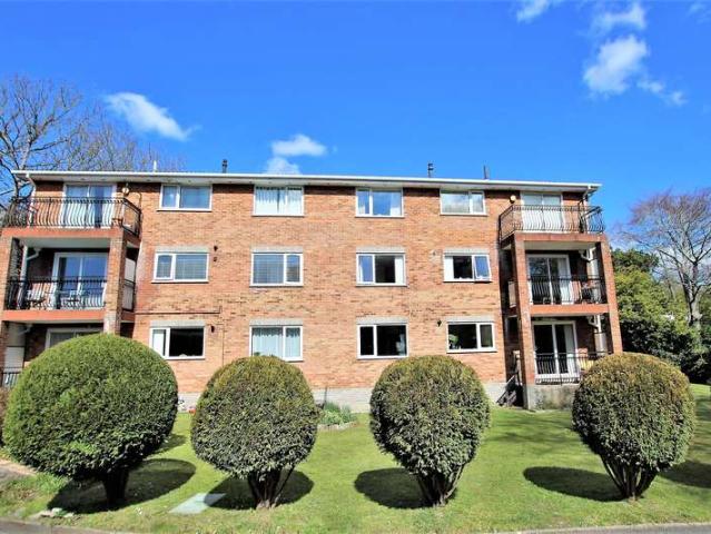Apartment for sale in Poole