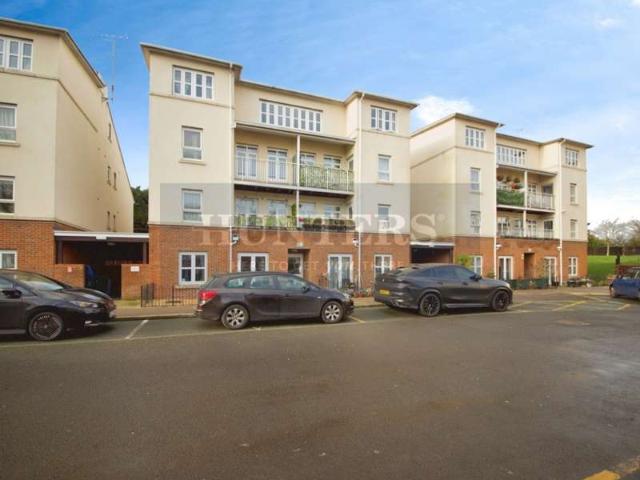 Apartment for sale in Brunswick Park, Greater London