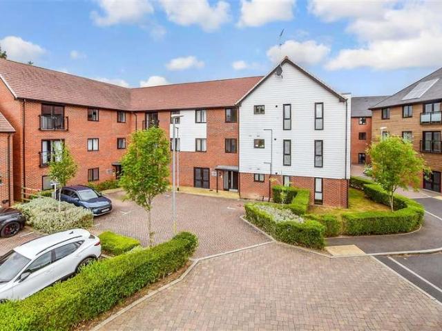 Apartment for sale in Leybourne, Bourne Vale