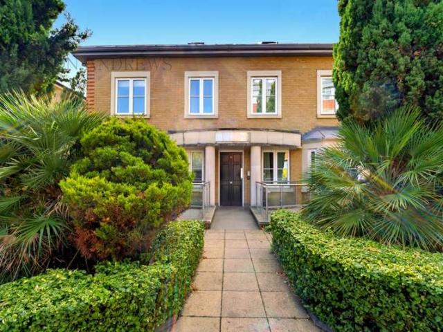 Apartment for sale in London Borough of Ealing, Greater London