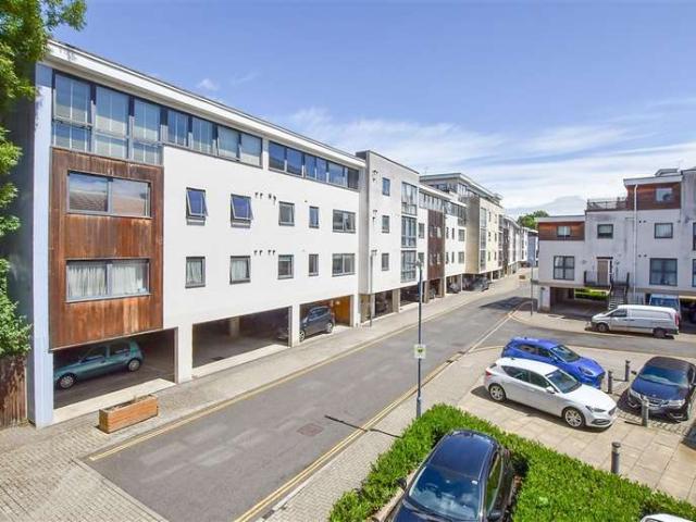 Apartment for sale in Midway, Kent