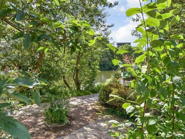 Apartment for sale in Midway, Kent