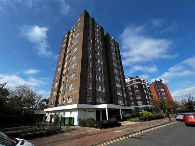 Apartment for sale in Leigh on Sea, Southend-on-Sea