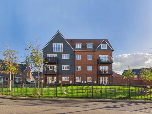 Apartment for sale in Kilnwood Vale, Horsham
