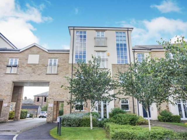Apartment for rent in Tranmere Park, West Yorkshire