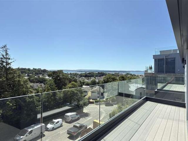 Apartment for sale in Poole