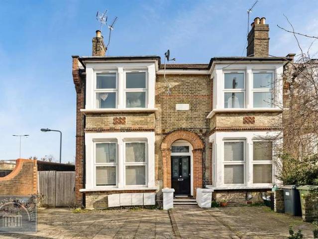 Apartment for sale in Wanstead, Greater London